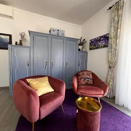 Dorothys Place 4, Only * تافيرا